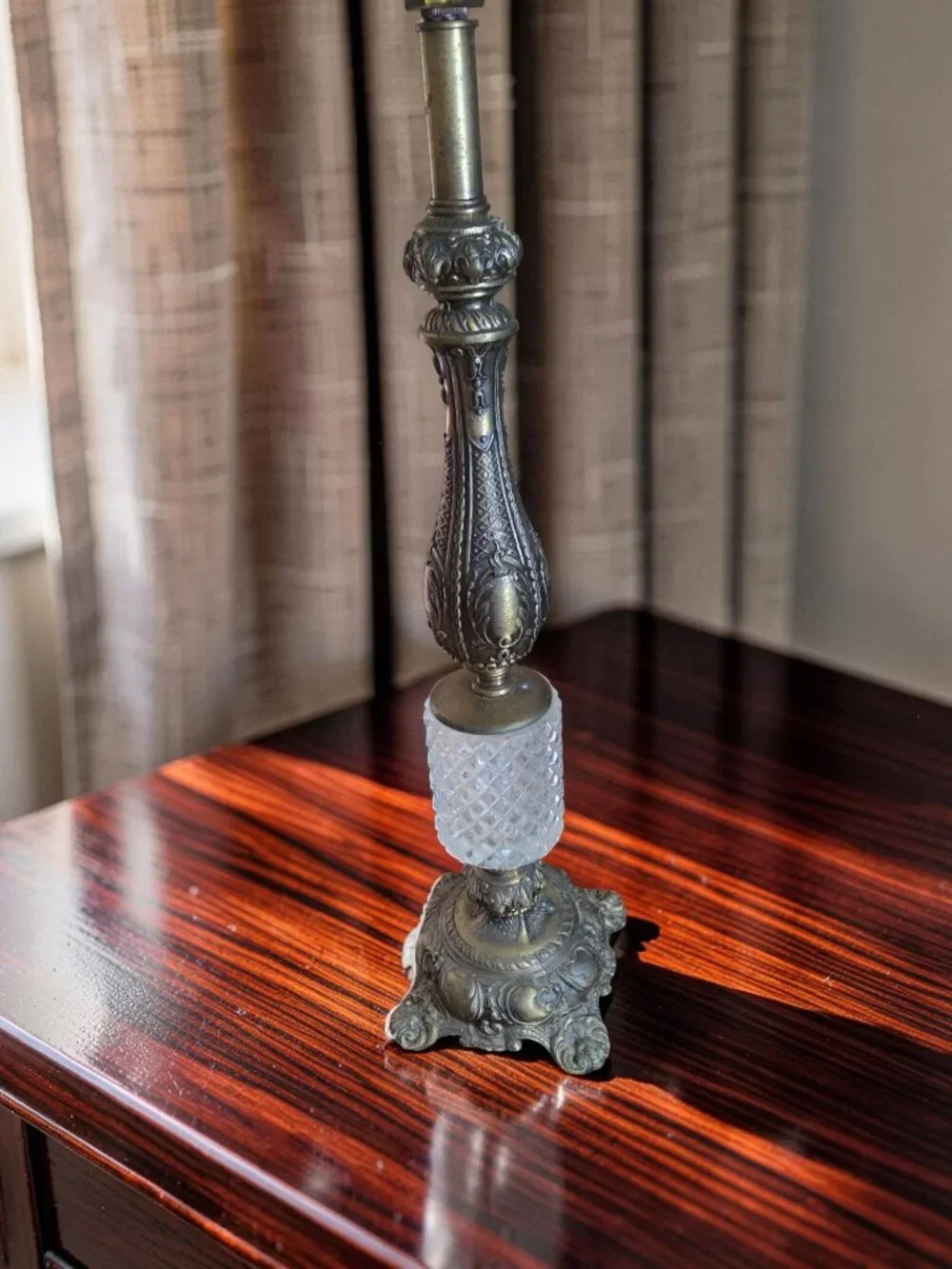 Vintage Cambridge Brass/Glass Scrollwork Base Banquet Table Lamp.